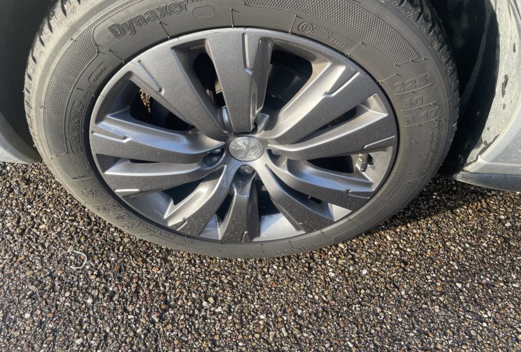 Peugeot 3008 1.6 HDi 115 ch Allure S&S / Toit Pano / Affichage tête haute/ Siège Avd. Rabattable