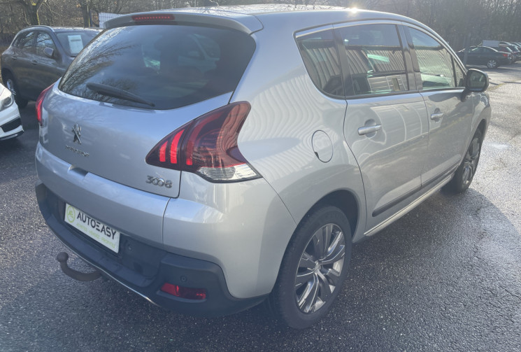 Peugeot 3008 1.6 HDi 115 ch Allure S&S / Toit Pano / Affichage tête haute/ Siège Avd. Rabattable