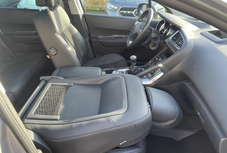 Peugeot 3008 1.6 HDi 115 ch Allure S&S / Toit Pano / Affichage tête haute/ Siège Avd. Rabattable