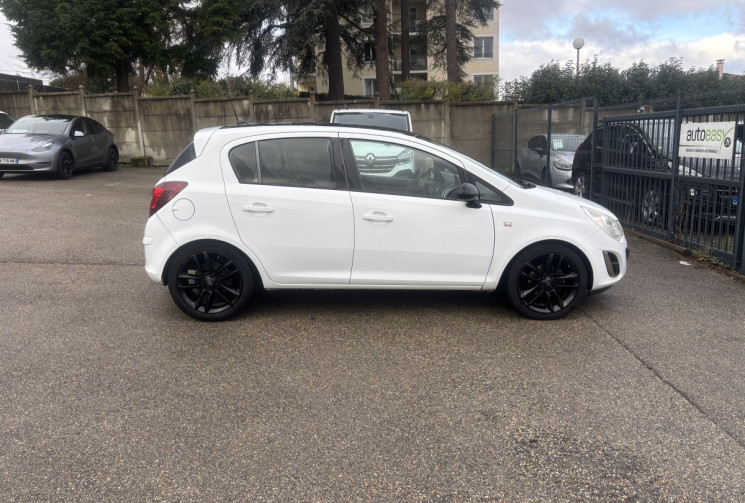 Opel Corsa D / 1.4 / 100 CH / COLOR EDITION