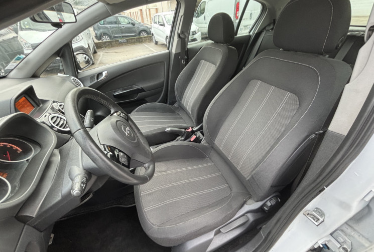 Opel Corsa D / 1.4 / 100 CH / COLOR EDITION