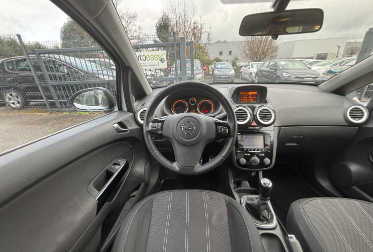 Opel Corsa D / 1.4 / 100 CH / COLOR EDITION
