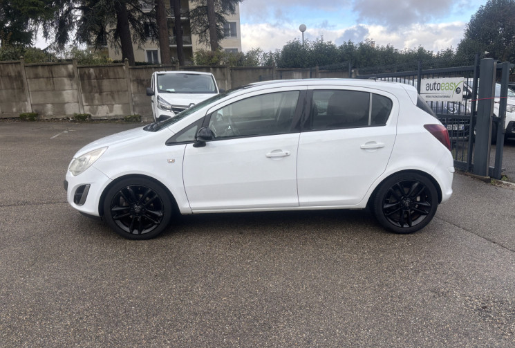 Opel Corsa D / 1.4 / 100 CH / COLOR EDITION