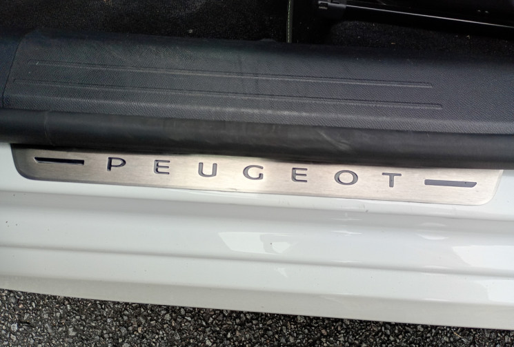 Peugeot 208  GT Line PureTech 100 S&S BVM6 *Distri Faite*