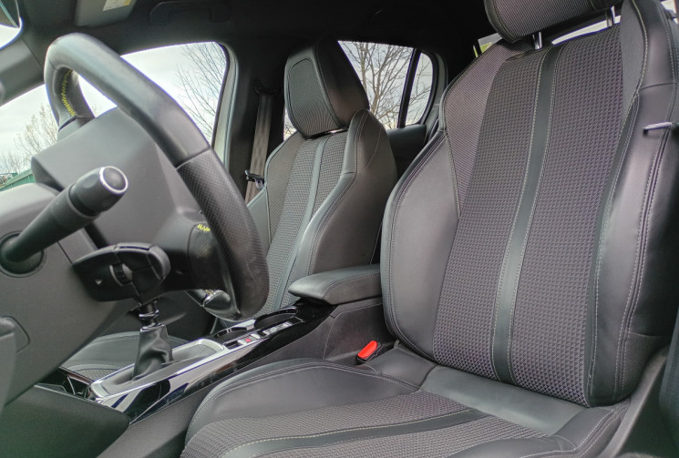 Peugeot 208  GT Line PureTech 100 S&S BVM6 *Distri Faite*