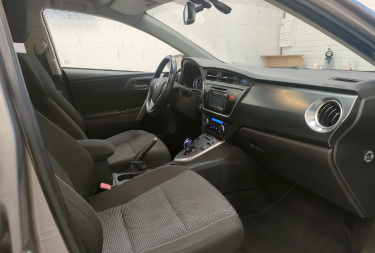 Toyota AURIS  1.8 VVT-i HSD 136h Dynamic 15P 5p ct ok 