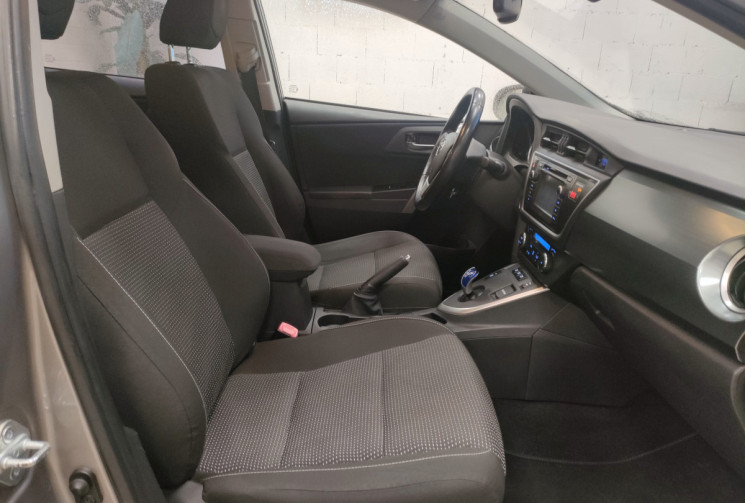 Toyota AURIS  1.8 VVT-i HSD 136h Dynamic 15P 5p ct ok 