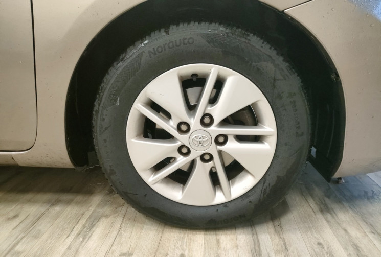 Toyota AURIS  1.8 VVT-i HSD 136h Dynamic 15P 5p ct ok 