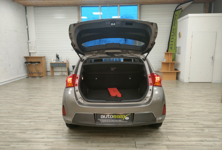 Toyota AURIS  1.8 VVT-i HSD 136h Dynamic 15P 5p ct ok 