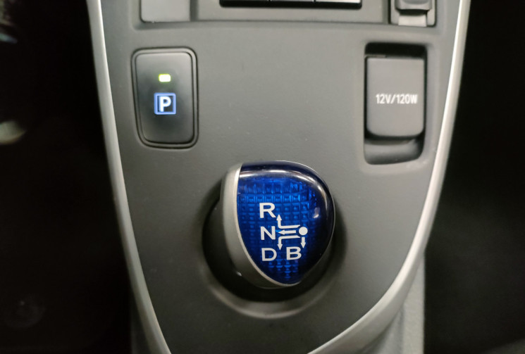 Toyota AURIS  1.8 VVT-i HSD 136h Dynamic 15P 5p ct ok 