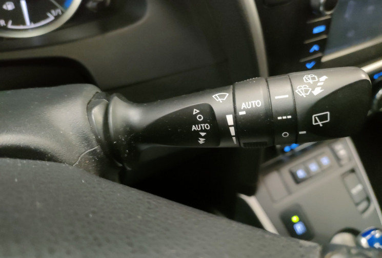 Toyota AURIS  1.8 VVT-i HSD 136h Dynamic 15P 5p ct ok 