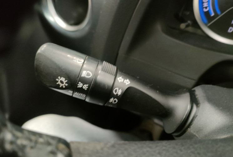 Toyota AURIS  1.8 VVT-i HSD 136h Dynamic 15P 5p ct ok 