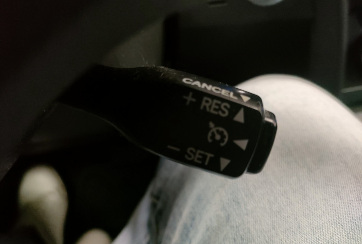 Toyota AURIS  1.8 VVT-i HSD 136h Dynamic 15P 5p ct ok 