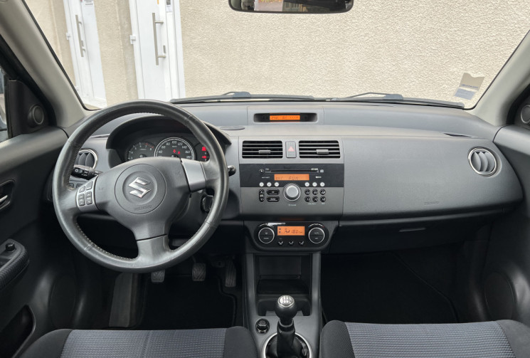 Suzuki Swift III 1.3 i 16V 4x4 93 cv GLX