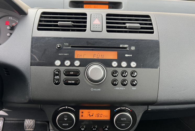 Suzuki Swift III 1.3 i 16V 4x4 93 cv GLX