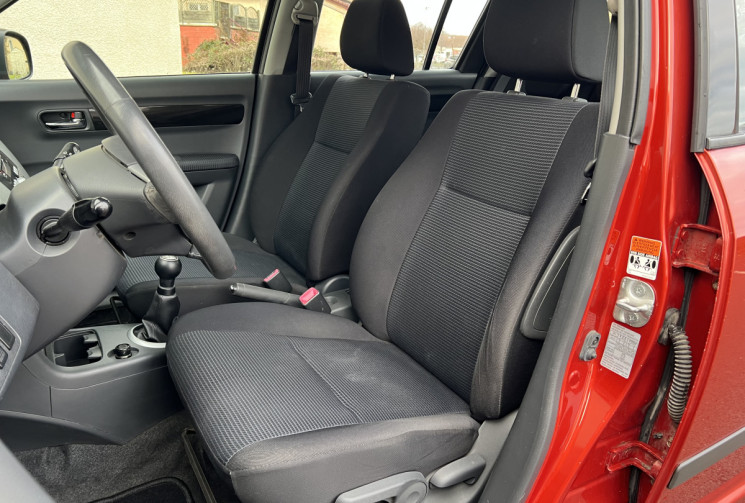 Suzuki Swift III 1.3 i 16V 4WD 93 cv GLX