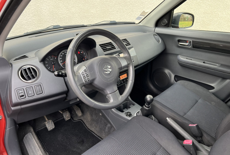 Suzuki Swift III 1.3 i 16V 4WD 93 cv GLX