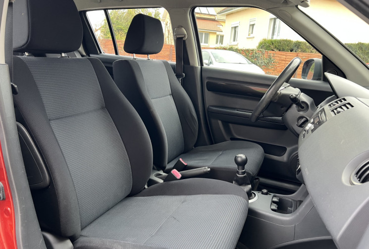 Suzuki Swift III 1.3 i 16V 4WD 93 cv GLX