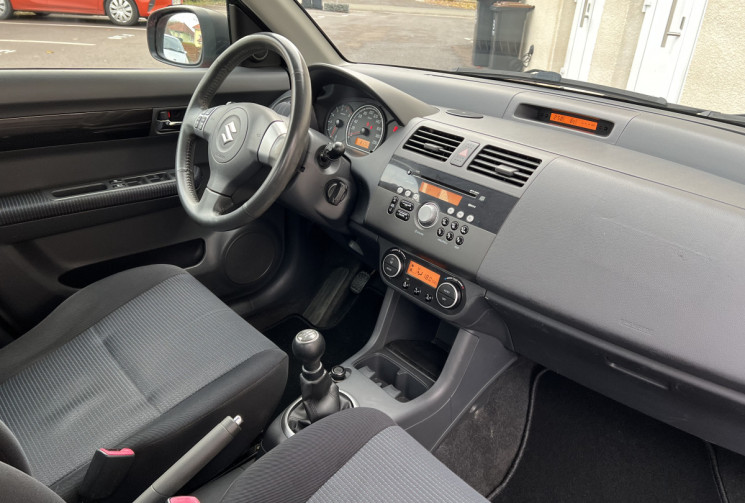 Suzuki Swift III 1.3 i 16V 4x4 93 cv GLX