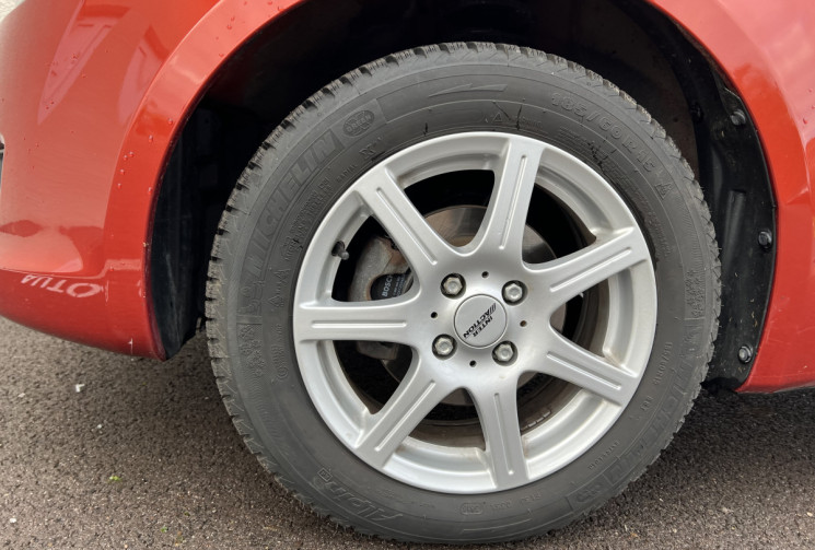 Suzuki Swift III 1.3 i 16V 4x4 93 cv GLX