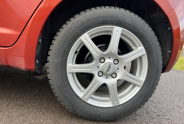 Suzuki Swift III 1.3 i 16V 4x4 93 cv GLX