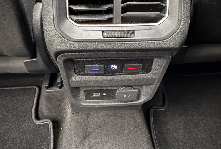 Volkswagen Tiguan Carat 7 places 2.0 TDI 150cv * Toit Ouvrant * Caméra 360 * Carplay * Hayon Elec