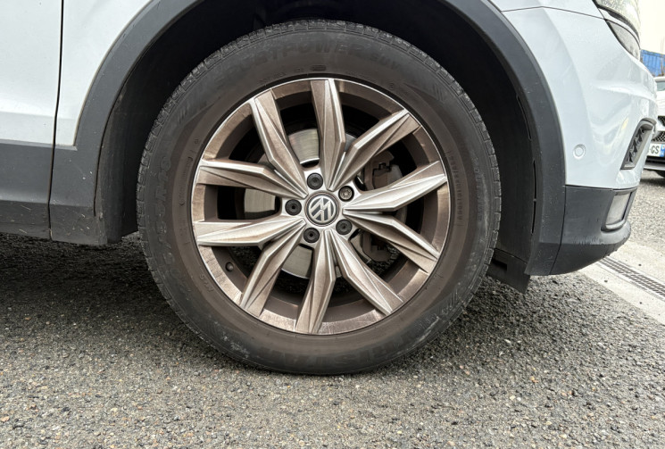 Volkswagen Tiguan Carat 7 places 2.0 TDI 150cv * Toit Ouvrant * Caméra 360 * Carplay * Hayon Elec