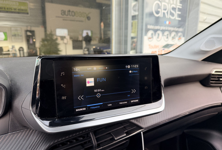 Peugeot 208 1.2 100ch S&S Style 1ERE MAIN