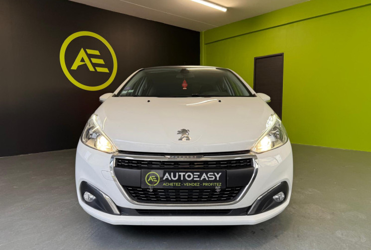 Peugeot 208  1.2 VTI 82 SIGNATURE * COURROIE OK / TOIT PANORAMIQUE / CLIM AUTOMATIQUE / CARPLAY 