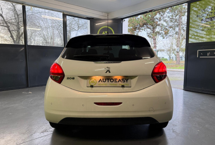 Peugeot 208  1.2 VTI 82 SIGNATURE * COURROIE OK / TOIT PANORAMIQUE / CLIM AUTOMATIQUE / CARPLAY 
