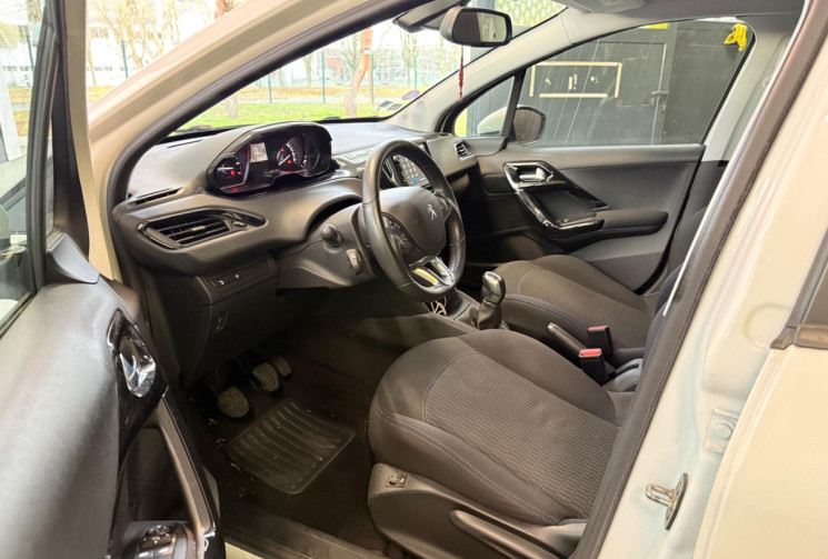 Peugeot 208  1.2 VTI 82 SIGNATURE * TOIT PANORAMIQUE / CLIM AUTOMATIQUE / CARPLAY / SIEGES CHAUFFANT