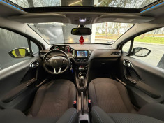 Peugeot 208  1.2 VTI 82 SIGNATURE * COURROIE OK / TOIT PANORAMIQUE / CLIM AUTOMATIQUE / CARPLAY 