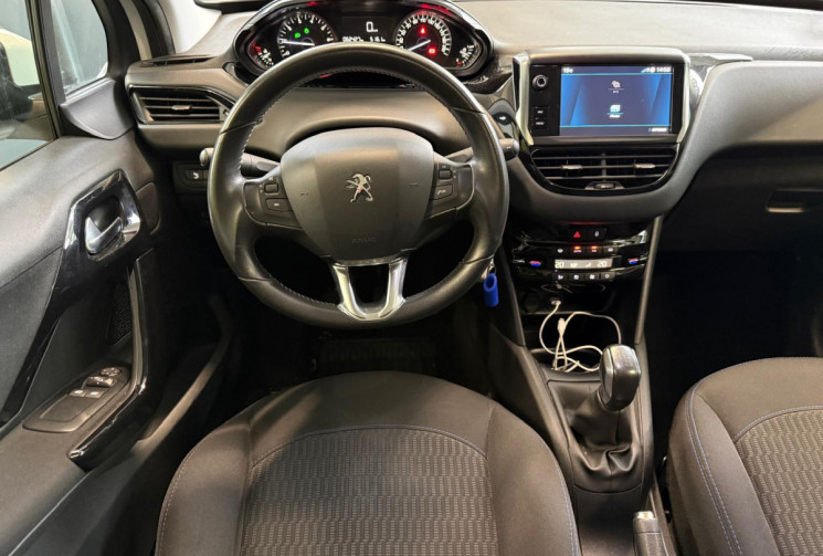 Peugeot 208  1.2 VTI 82 SIGNATURE * COURROIE OK / TOIT PANORAMIQUE / CLIM AUTOMATIQUE / CARPLAY 