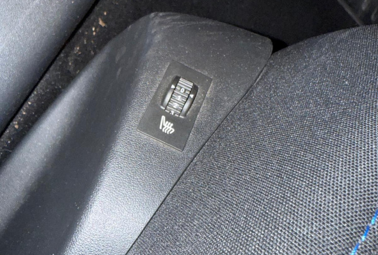 Peugeot 208  1.2 VTI 82 SIGNATURE * COURROIE OK / TOIT PANORAMIQUE / CLIM AUTOMATIQUE / CARPLAY 