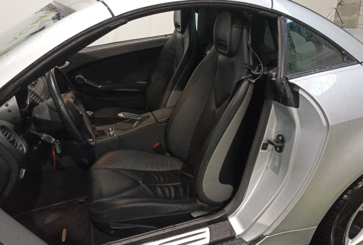 Mercedes SLK Classe 200K / suivi très complets
