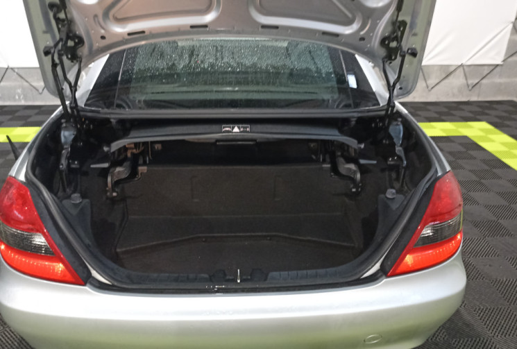 Mercedes SLK Classe 200K / suivi très complets