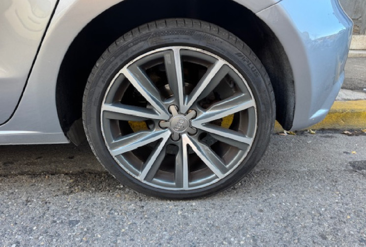 Audi A1 SPORTBACK sportback ambition luxe 1.4 tfsi 125 cv origine France 3em main 