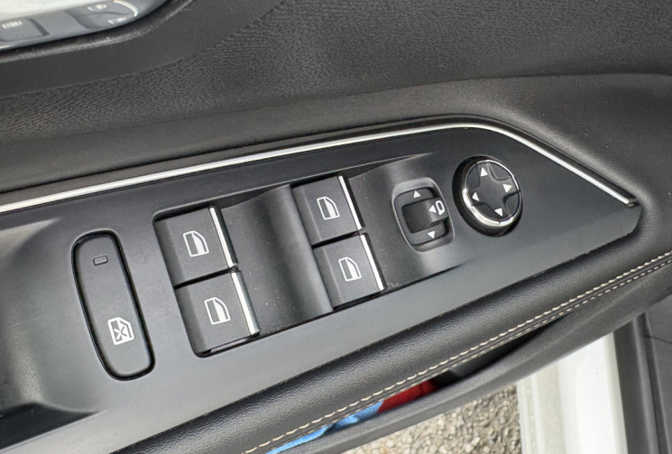 Peugeot 5008 5008 1.5 Blue HDI 130 GT Pack * Toit Ouvrant * Carplay * Caméra