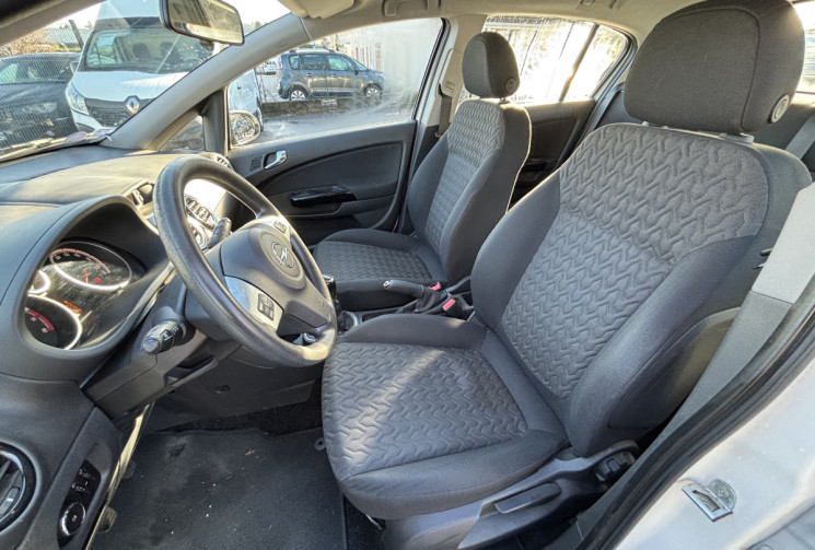 Opel Corsa 86 CH / GRAPHITE / PREMIERE MAIN