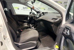 Peugeot 208 1.2 STYLE 82 CH