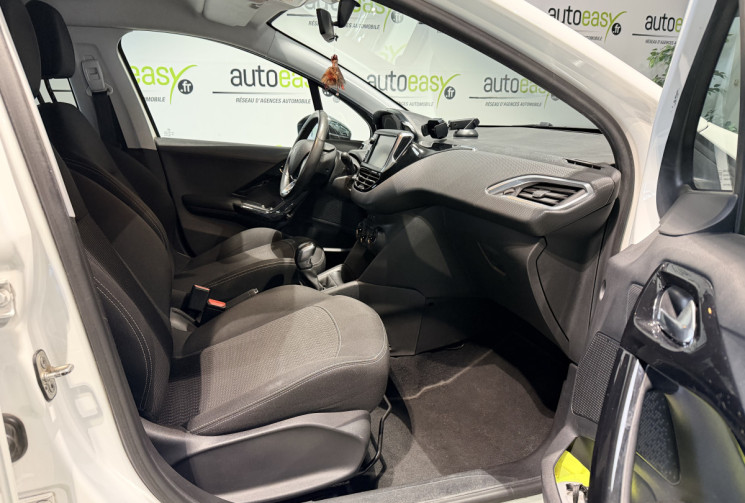Peugeot 208 1.2 STYLE 82 CH
