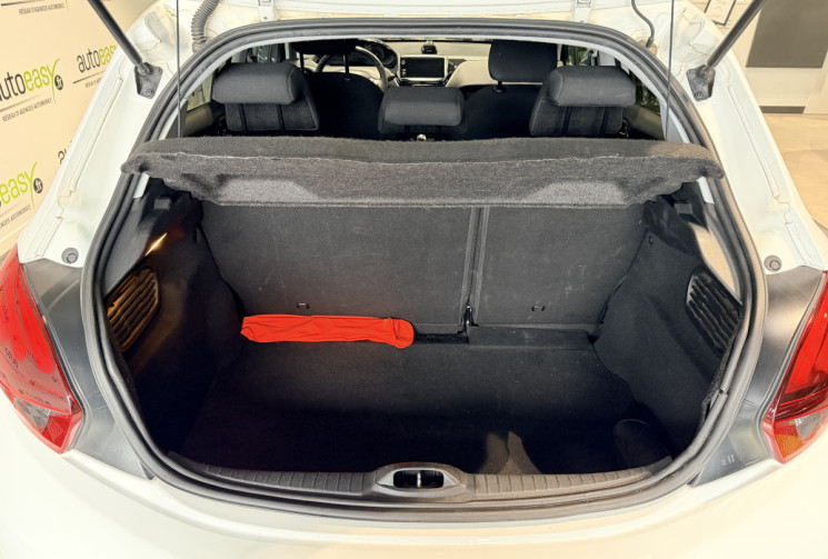 Peugeot 208 1.2 STYLE 82 CH