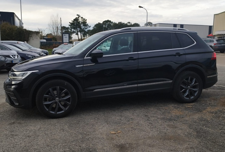 Volkswagen TIGUAN ALLSPACE LIFE 2.0 TDI 150CH * CARNET VW * ATTELAGE AMOVIBLE 