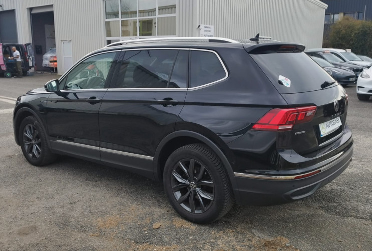 Volkswagen TIGUAN ALLSPACE LIFE 2.0 TDI 150CH * CARNET VW * ATTELAGE AMOVIBLE 