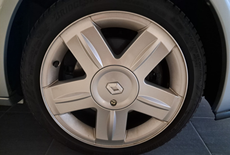 Renault Clio 2.0 172  RS SPORT - ETAT COLLECTION - FACTURES GGE - GARANTIE -