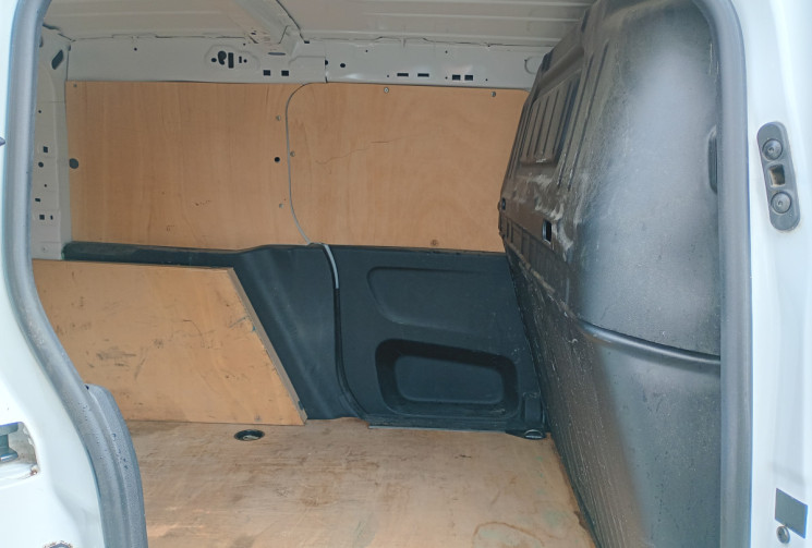 Peugeot Partner Fourgon Standard 650KG BlueHDI 100 / Attelage