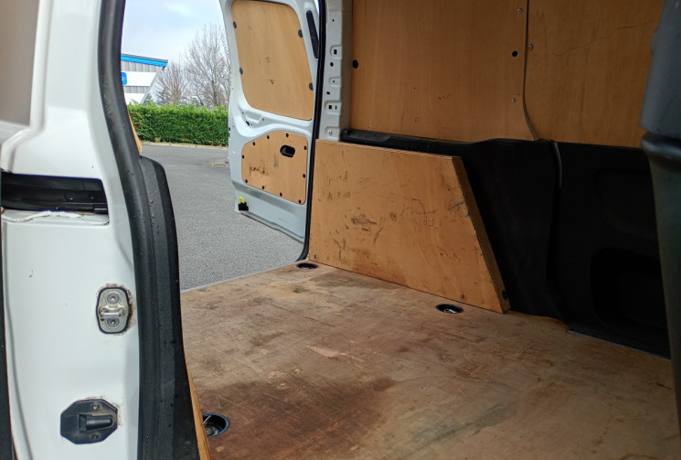 Peugeot Partner Fourgon Standard 650KG BlueHDI 100 / Attelage