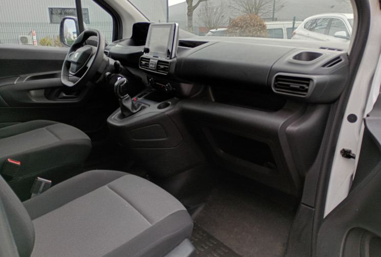 Peugeot Partner Fourgon Standard 650KG BlueHDI 100 / Attelage