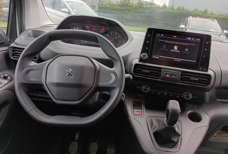 Peugeot Partner Fourgon Standard 650KG BlueHDI 100 / Attelage