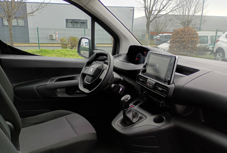 Peugeot Partner Fourgon Standard 650KG BlueHDI 100 / Attelage